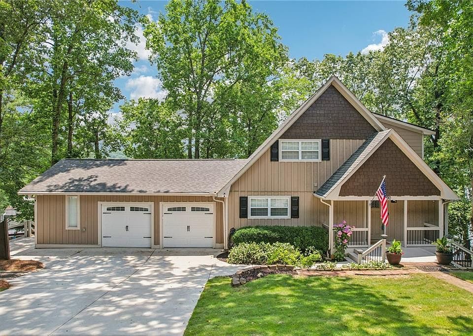 1st image of 890 Lake Dr