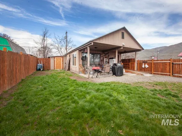 512 5th St, Clarkston, WA 99403