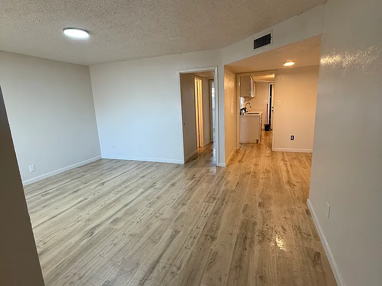 1342 N Cooper St — Photo 11