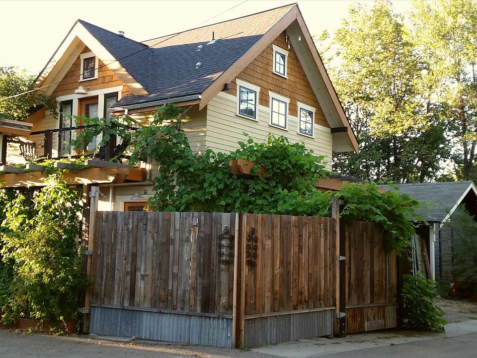 902 25th from alley