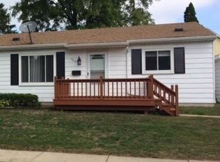 736 E Washington St, Howell, MI 48843