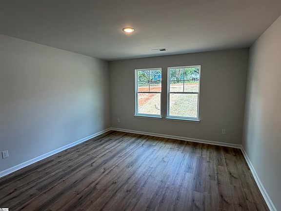 2nd image of 31 Campbell St