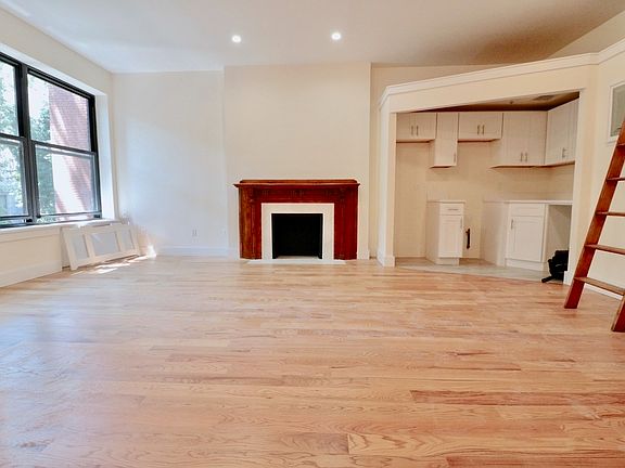 3rd image of 152 W 76th St APT 2B
