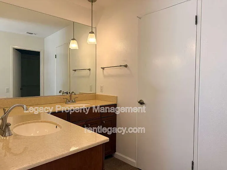 255 Munroe St — Photo 13