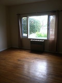 2nd image of 302 W Anapamu St #2