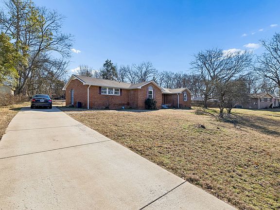 3rd image of 524 Idlewood Dr