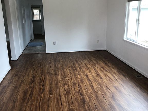3rd image of 2027 Summit Dr