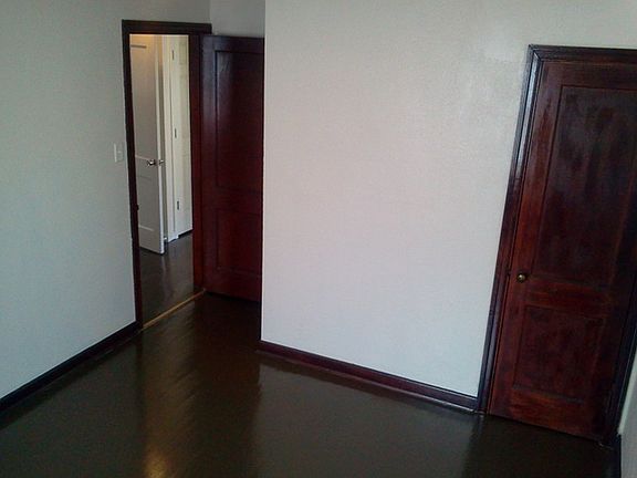 2nd image of 2749 Ontario St