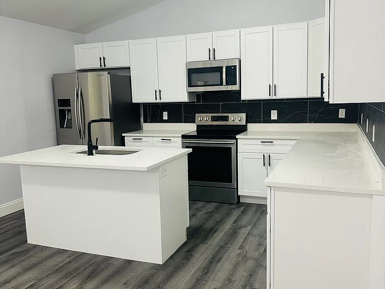648 Pyramid Ave — Photo 6