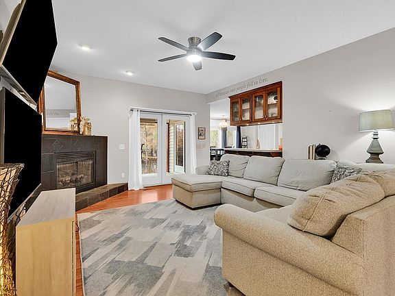 2nd image of 1870 Gray Oaks Dr.