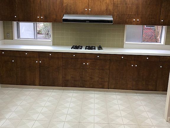 Kitchen cooktop & cabinets 