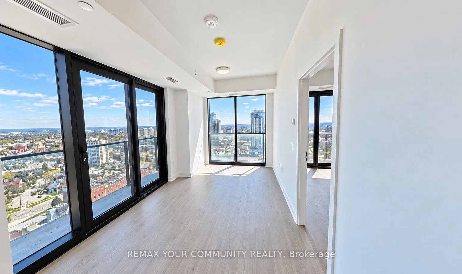 Tek Tower Condos — Photo 3