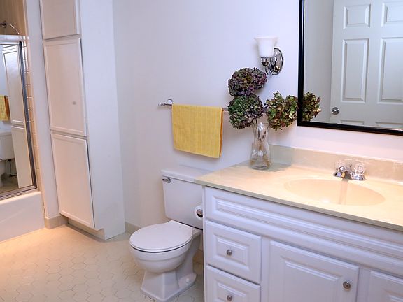 3rd image of 1633 N Prospect Avenue #Unit 1a