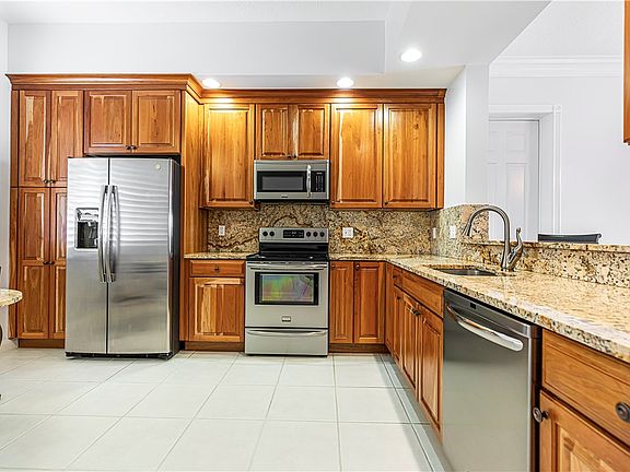 2nd image of 2 Harbour Isle Dr #Penthouse 06