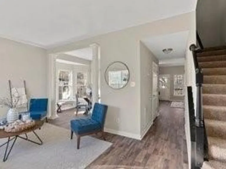 8712 Springwater Dr — Photo 4