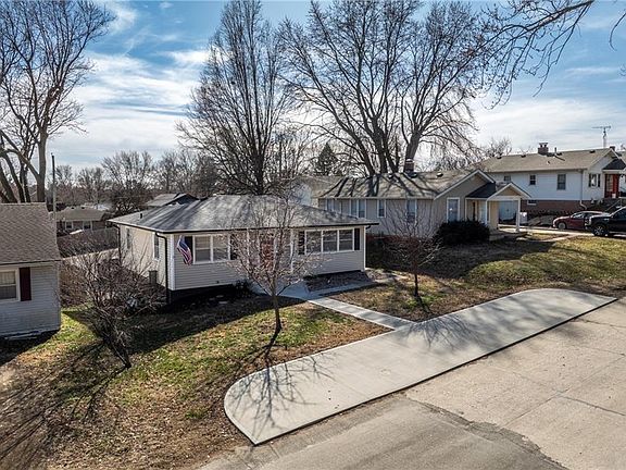 3rd image of 3514 Sacramento St