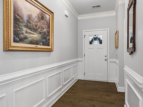4th image of 973 Deepwood Ct