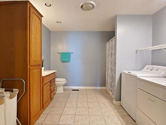 5th image of 2527 Hawaii St