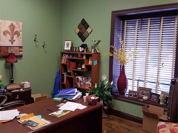 5th image of 836 University Dr