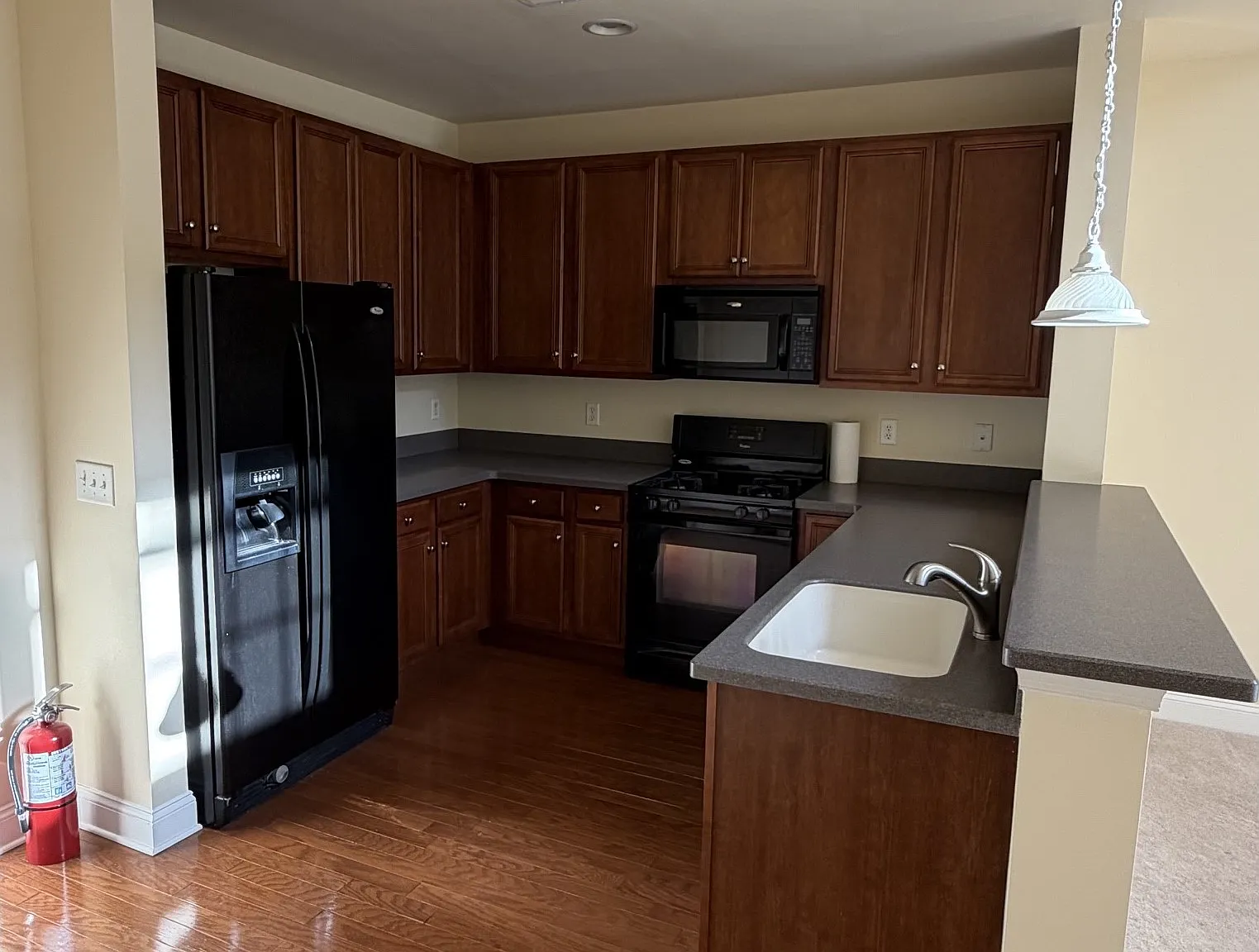 1 bed, 837 sqft, $2,450 — Photo 1