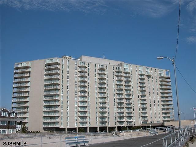 1st image of 921 Park Pl APT 1517