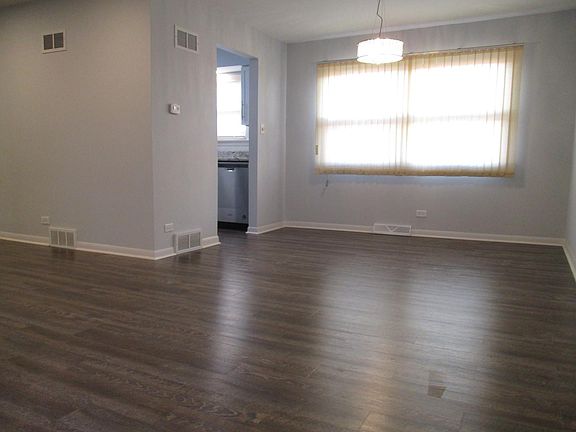3rd image of 4146 Applewood Ln