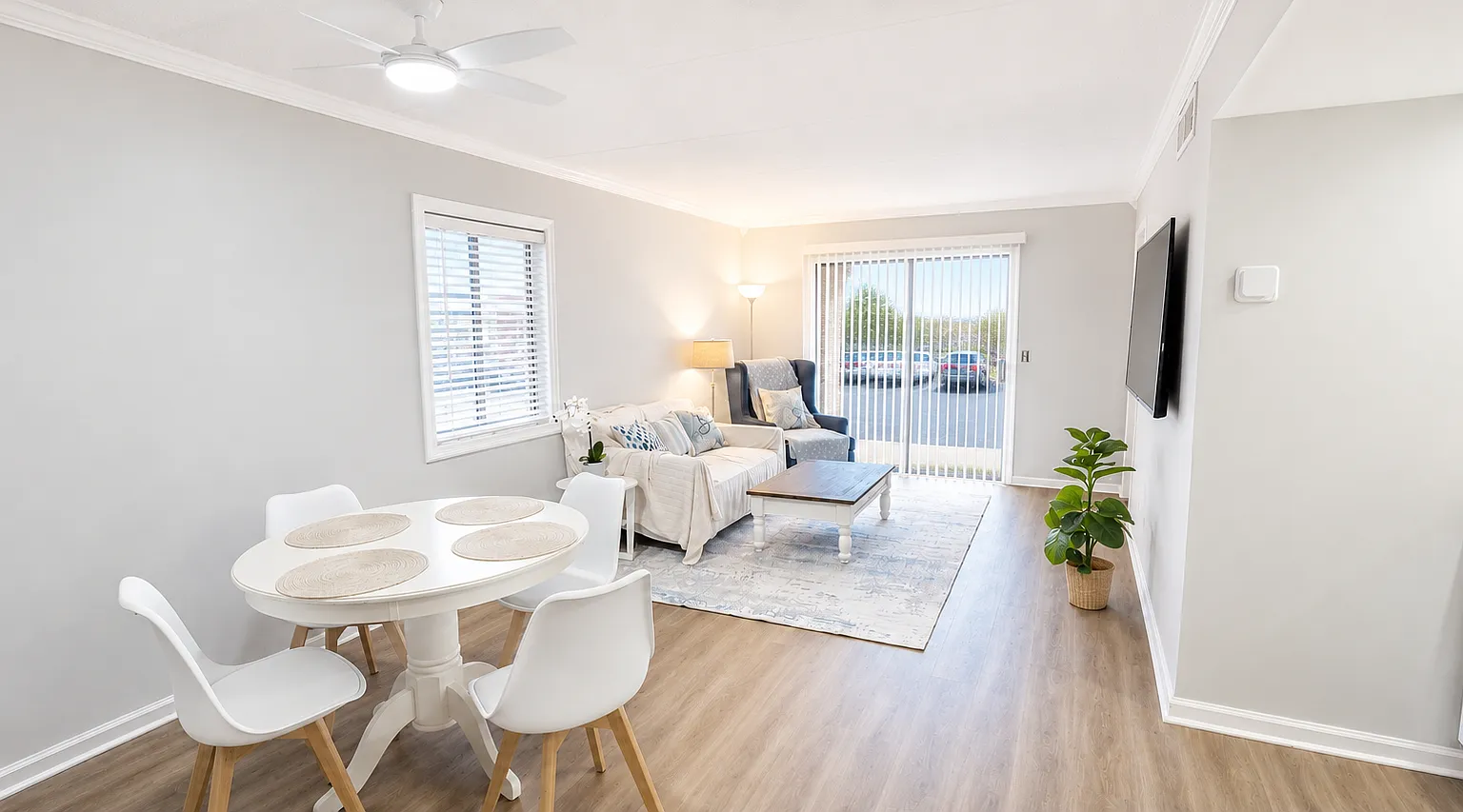 2 bed, 878 sqft, $3,500 — Photo 1