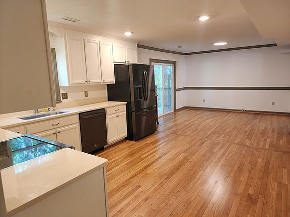 3rd image of 217 Nina Ln