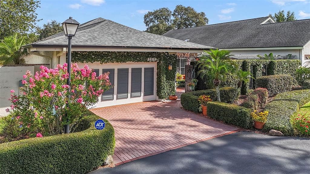 2515 Sweetwater Country Club Dr