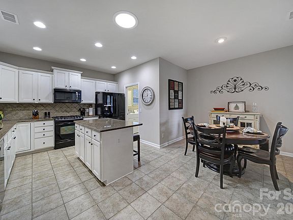 4th image of 43029 Mimosa Ct
