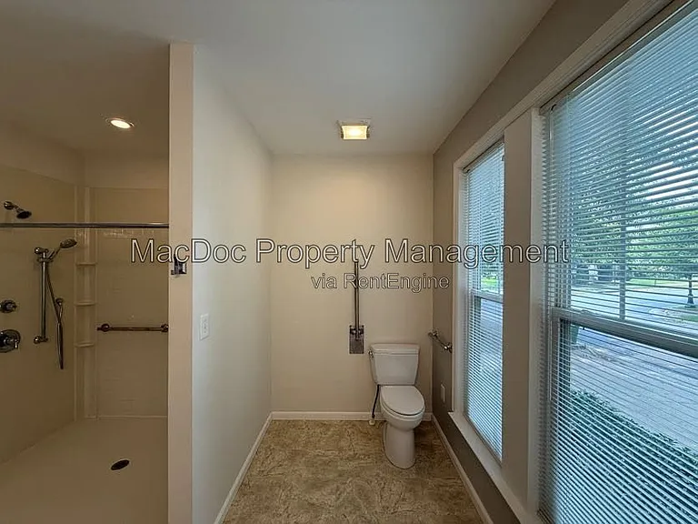 1404 Graham Dr — Photo 11