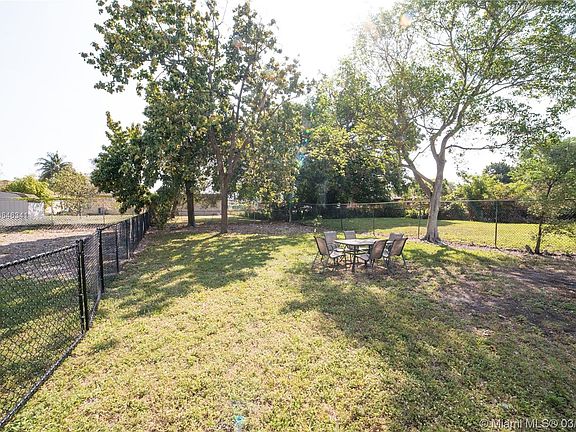 3rd image of 4527 NW 23rd Ave