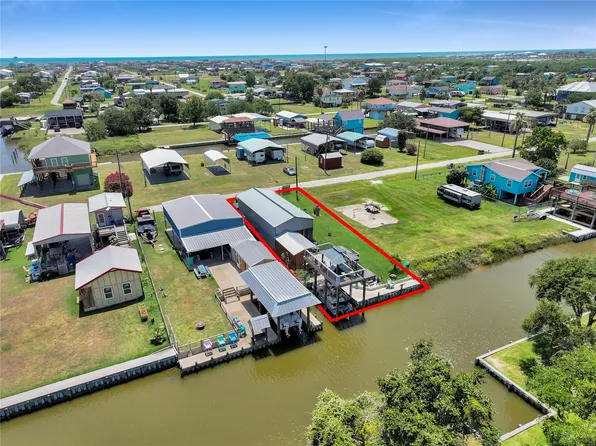 1129 Prides Ln, Crystal Beach, TX 77650