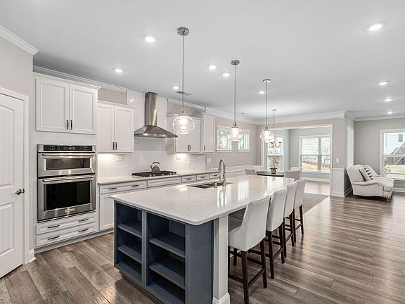 4th image of 1005 Coast Grade St