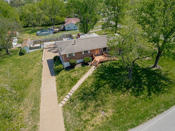 2nd image of 204 Fannin Dr