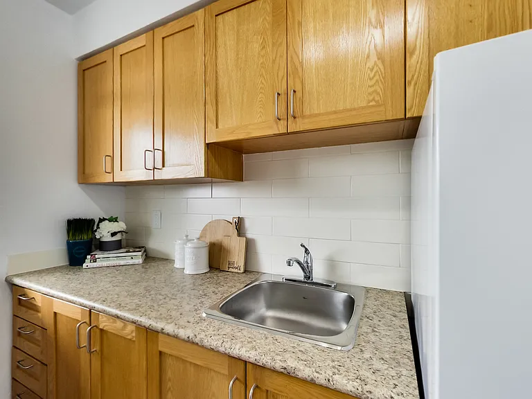 425 Avenue Rd — Photo 39