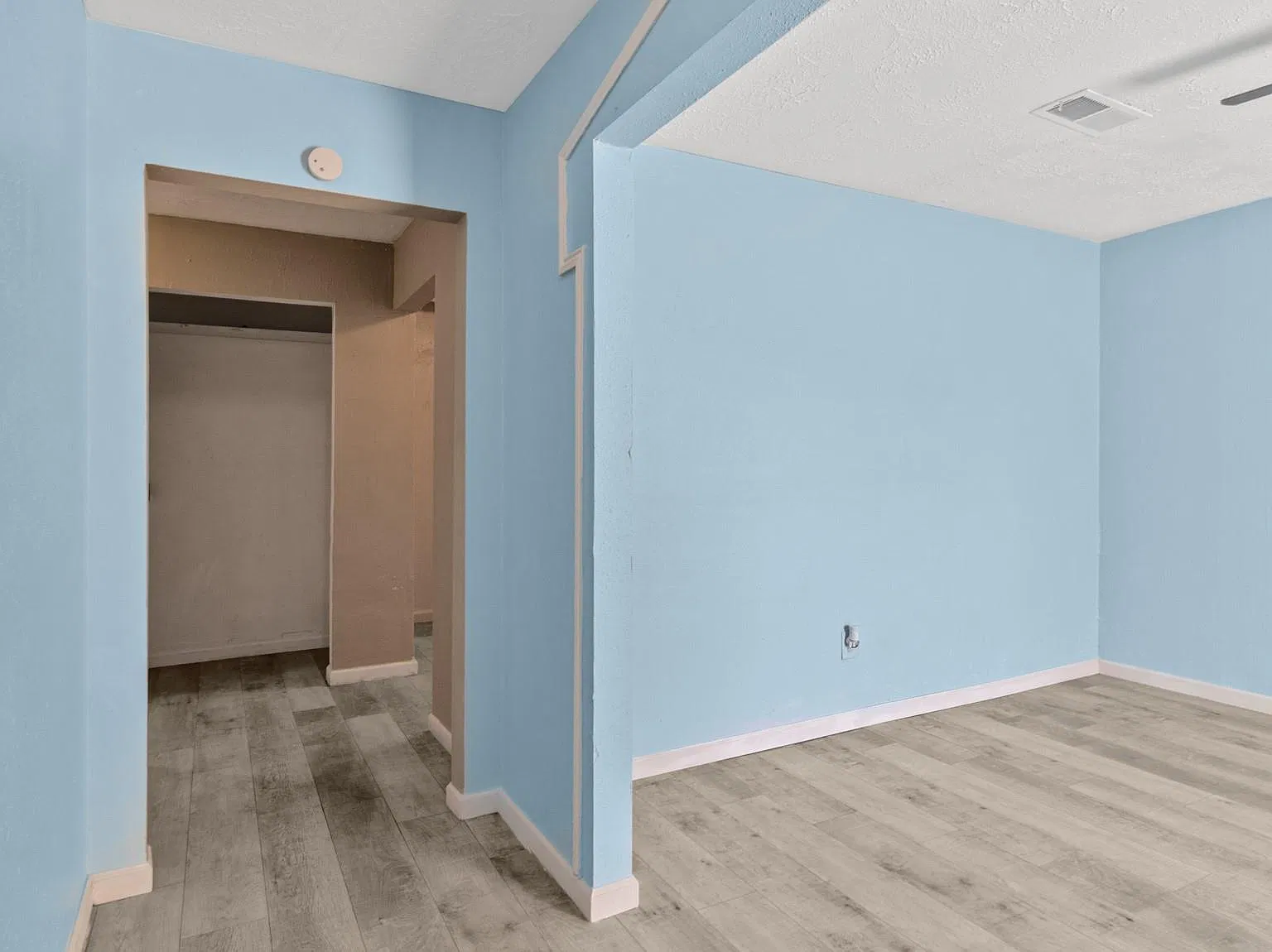 2 bed, 1.0 bath, 1136 sqft, $1,150 — Photo 3