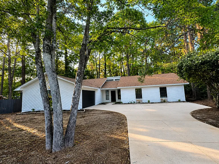 723 Prestwick Dr — Photo 1