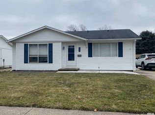 2304 Stokebridge Rd, Springfield, IL 62702