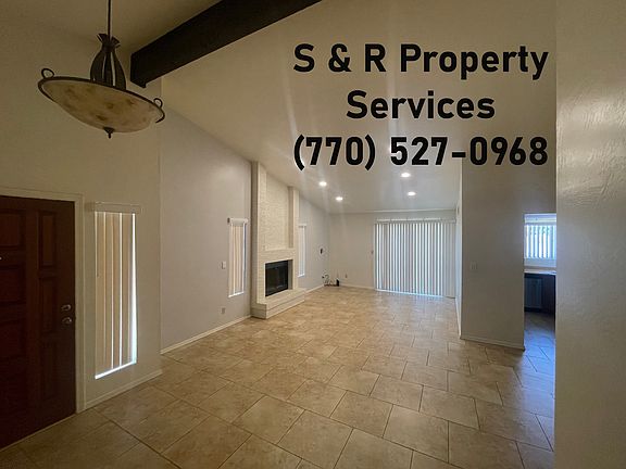 2214 Famrdale family room_06192022