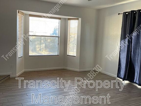 4th image of 630 E Jensen St Unit 132