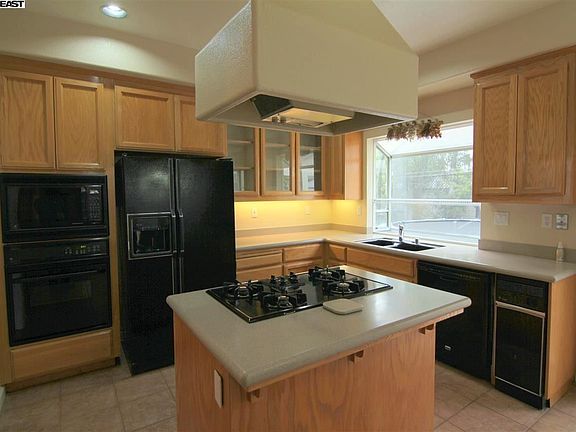 2nd image of 4321 Cambridge Way