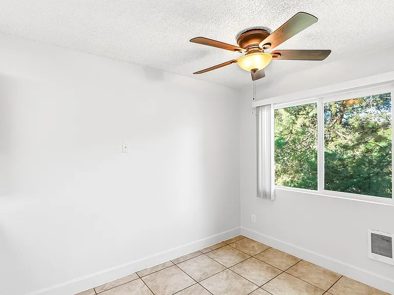 Timber Ridge Apartments — Photo 4