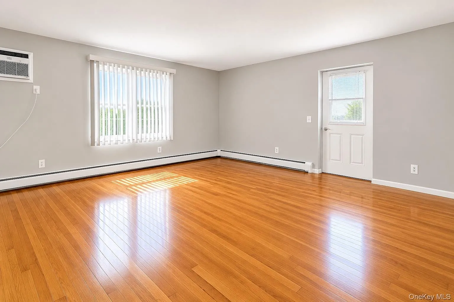 3 bed, 2.0 bath, 1300 sqft, $3,850 — Photo 3