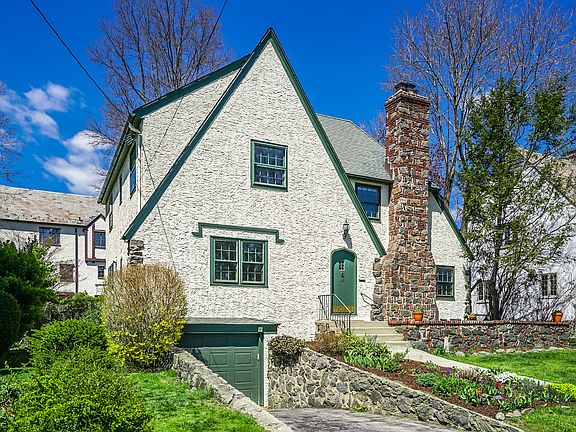2nd image of 26 Maple Hill Dr