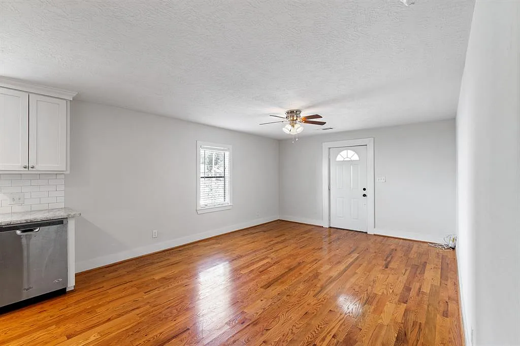 1305 Idylwild St - A — Photo 2