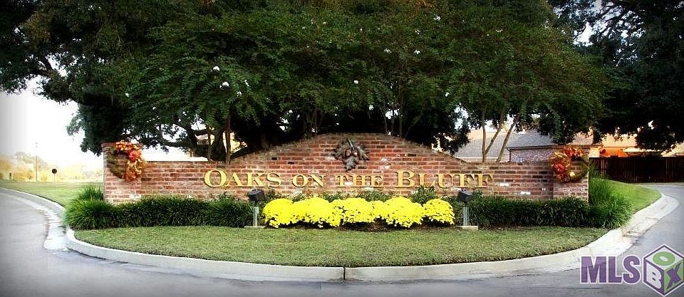 2nd image of 100 Lake Path Dr