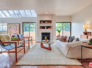 4555 Franklin Ave APT 3, Los Angeles, CA 90027