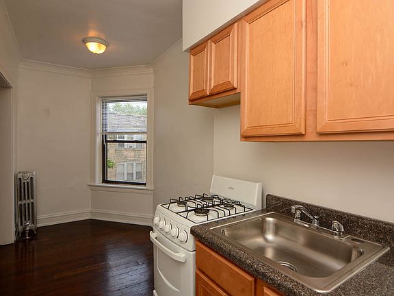4th image of 4641 N Paulina St #412