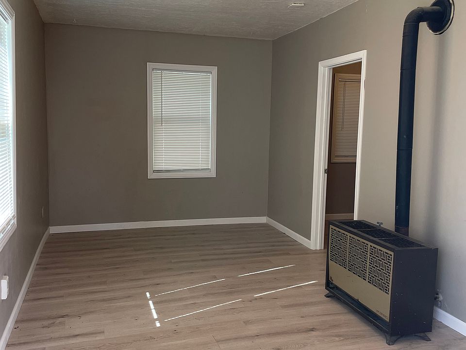 2nd image of 139 Gray Ct Unit 1/2